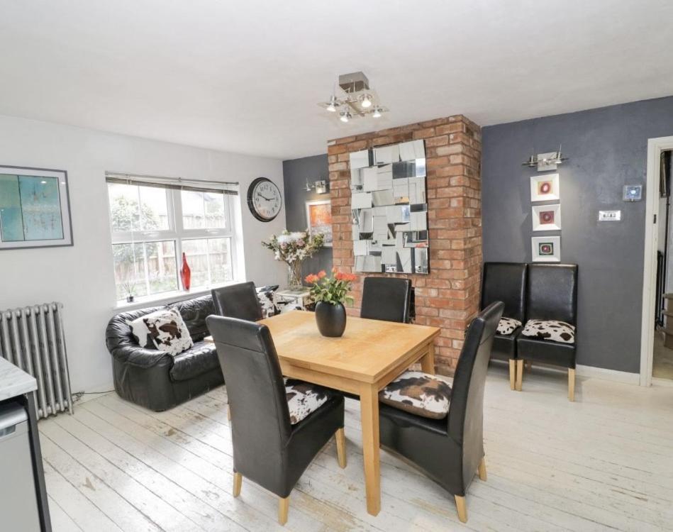 Lovely Comfortable 3 Bed Home, Worcester Extérieur photo