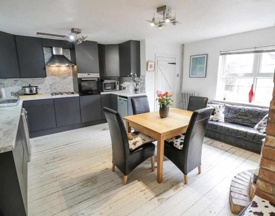 Lovely Comfortable 3 Bed Home, Worcester Extérieur photo
