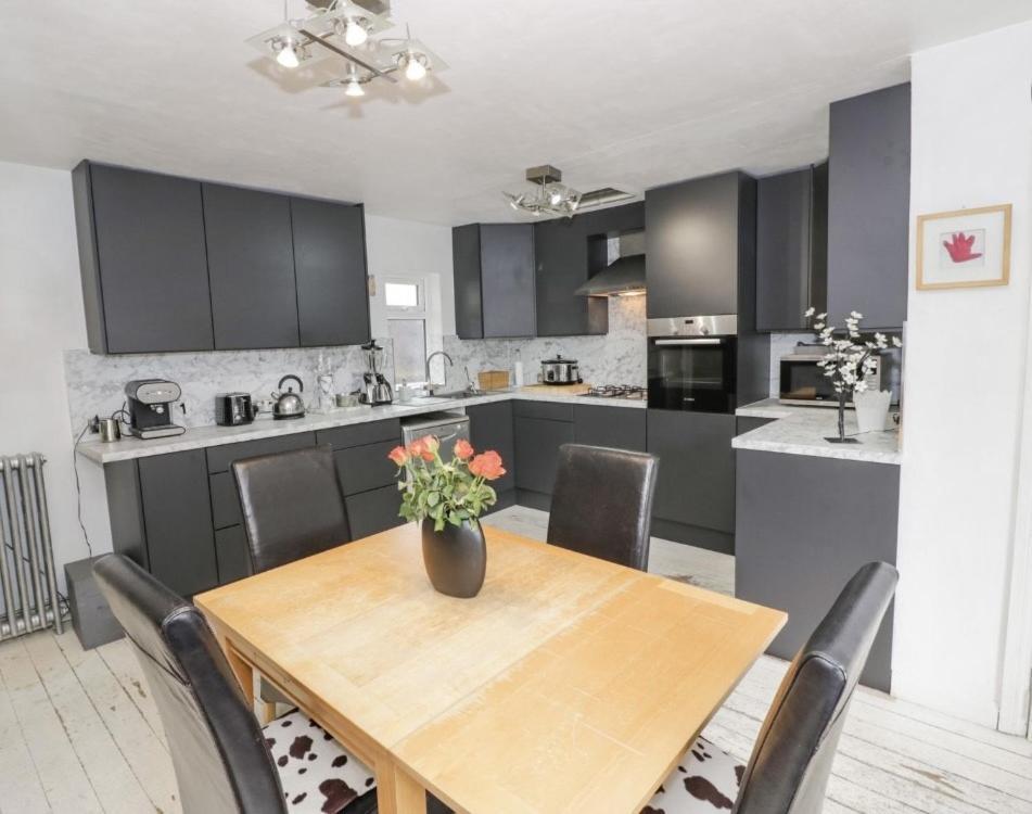 Lovely Comfortable 3 Bed Home, Worcester Extérieur photo